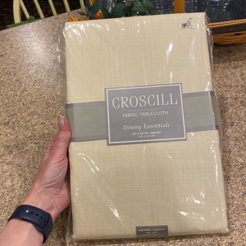 Croscill Home Fabric Tablecloth 52”x52” Square Cotton Polyester Blend Dining - Picture 3 of 14